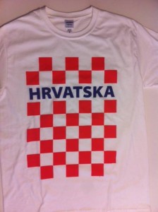 Read more about the article Kockaste majice za cure i decke