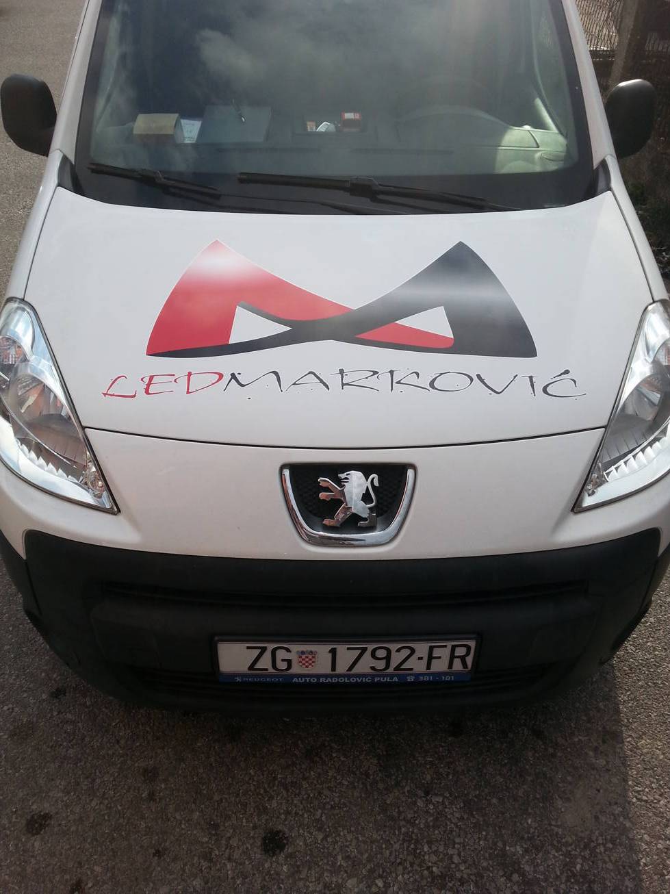 Read more about the article Oslikavanje kombi vozila