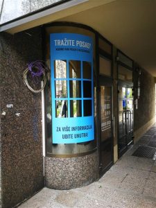 Oslikavanje izloga rupičasta folija - E&A