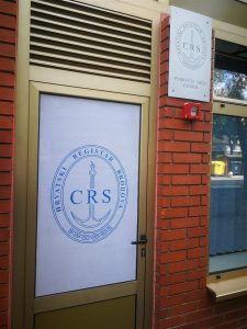 Obljepljivanje izloga rupičastom folijom - CRS