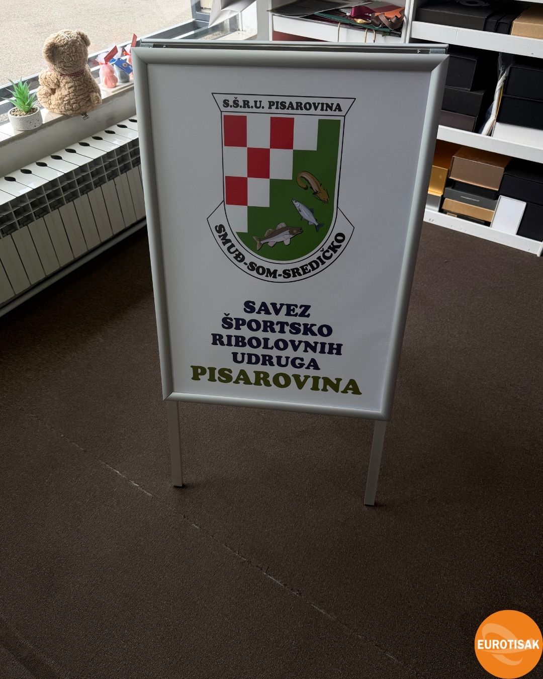 Read more about the article A-stalak – privucite prolaznike pravom poruko